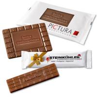 Schokoladen-Tafeln einzeln verpackt im modernen Flowpack